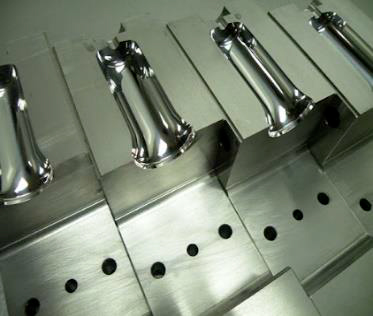 Nossa estrutura reúne CNC, EDM, retífica, torno e furação radial